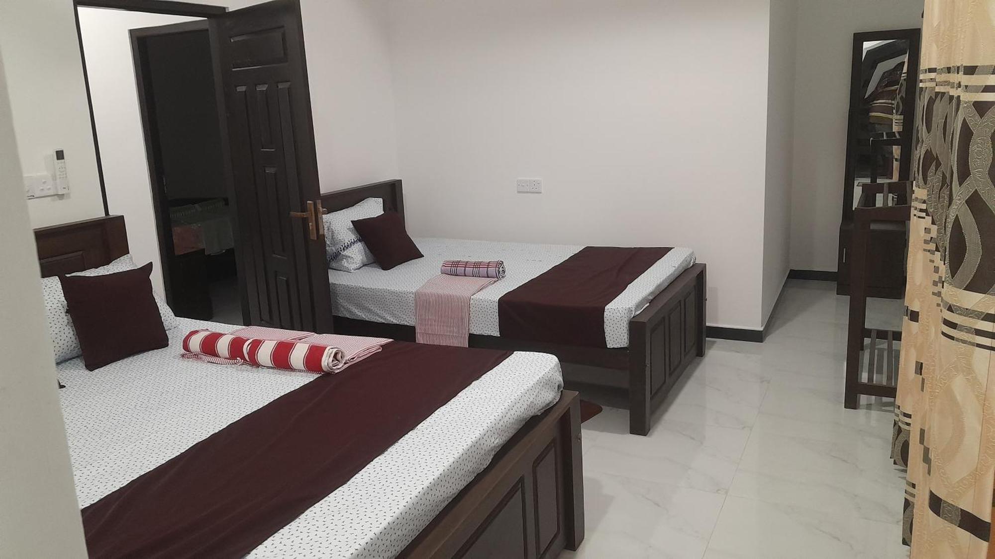 Theepan'S Home نيلافيلي المظهر الخارجي الصورة