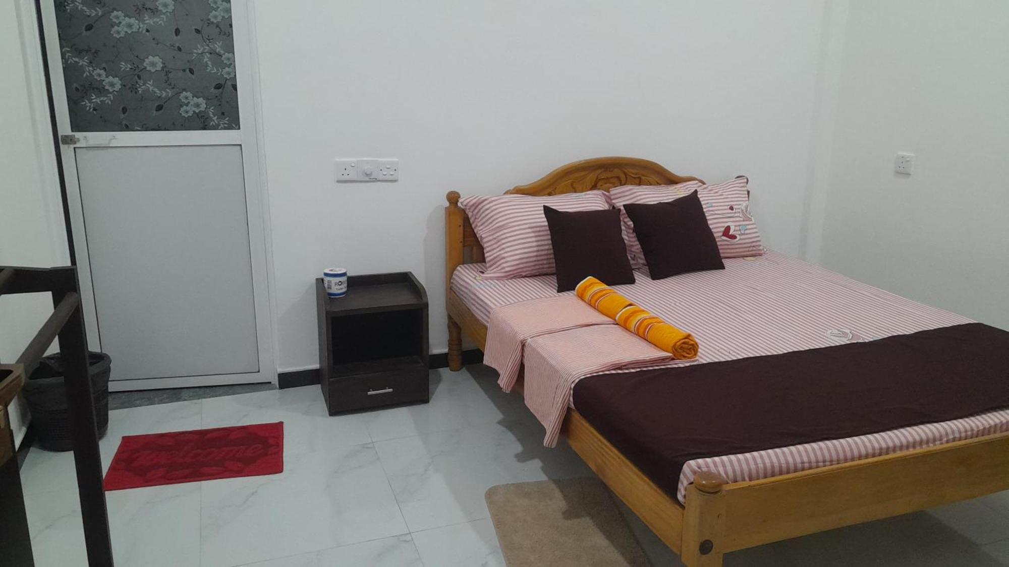 Theepan'S Home نيلافيلي المظهر الخارجي الصورة