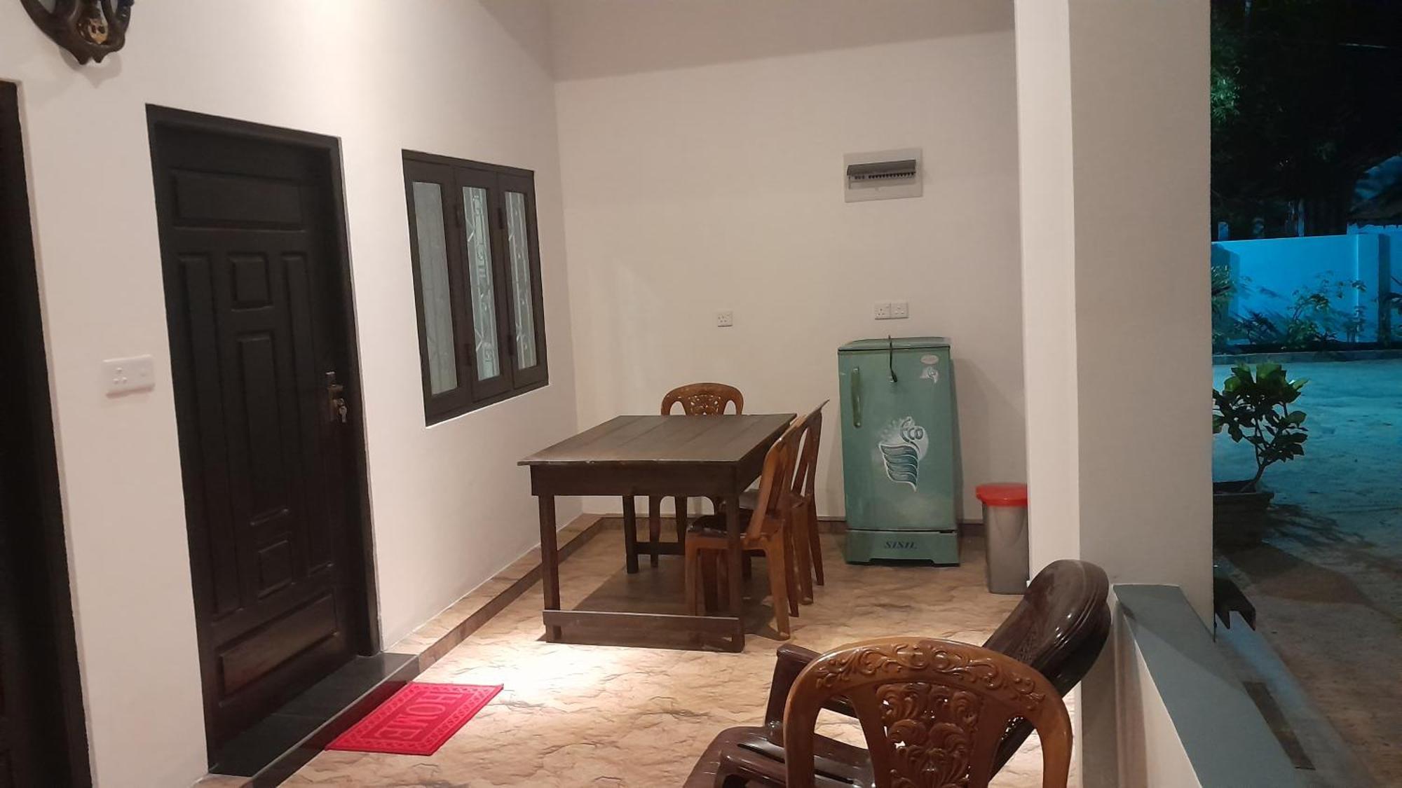 Theepan'S Home نيلافيلي المظهر الخارجي الصورة