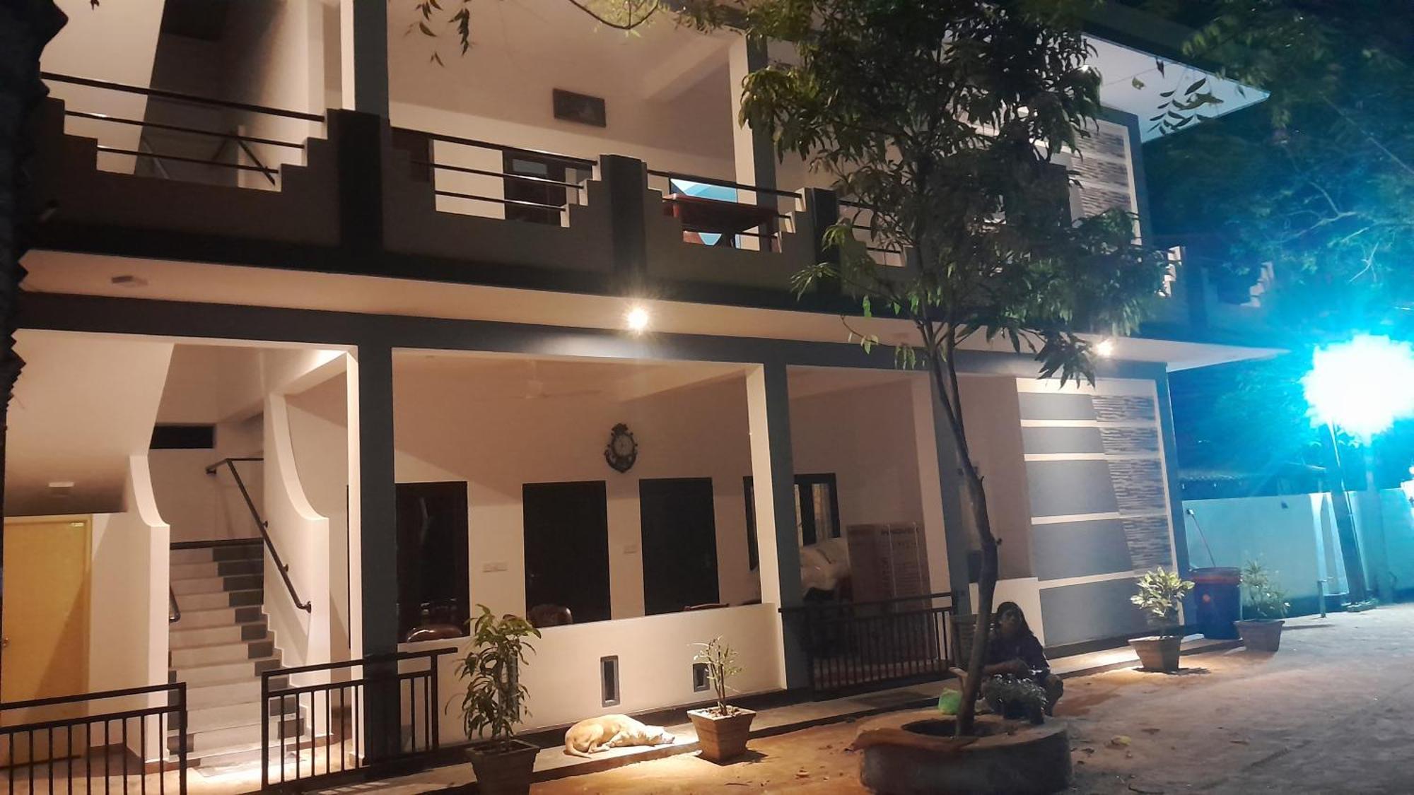 Theepan'S Home نيلافيلي المظهر الخارجي الصورة