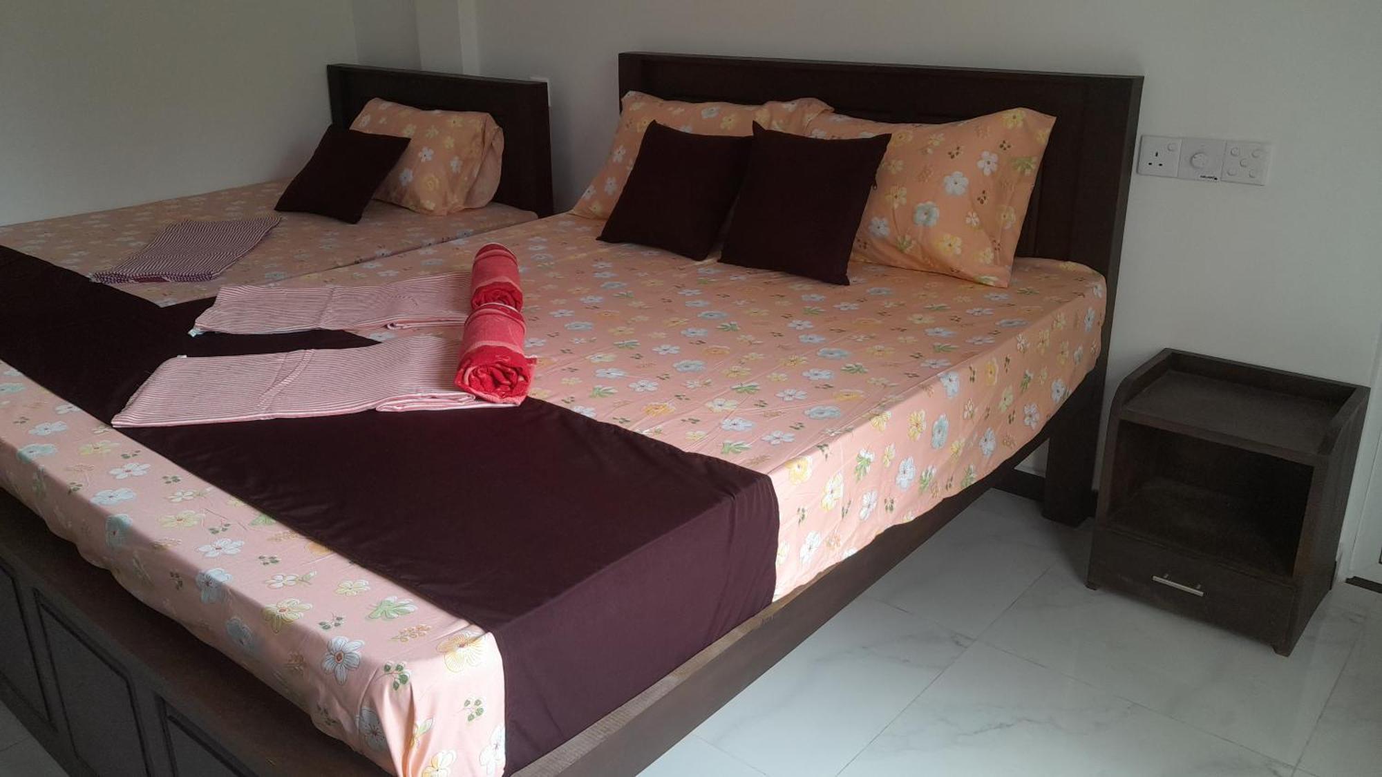 Theepan'S Home نيلافيلي المظهر الخارجي الصورة