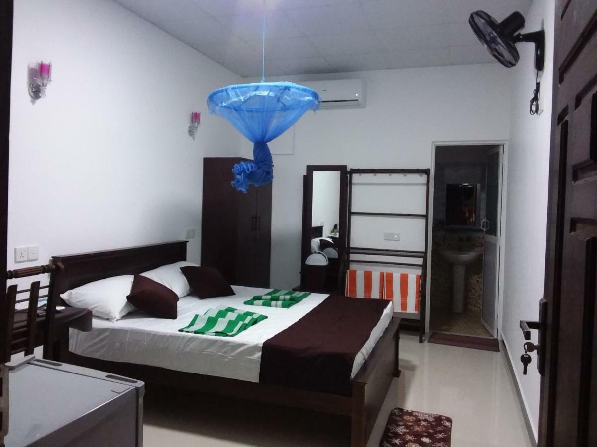 Theepan'S Home نيلافيلي المظهر الخارجي الصورة