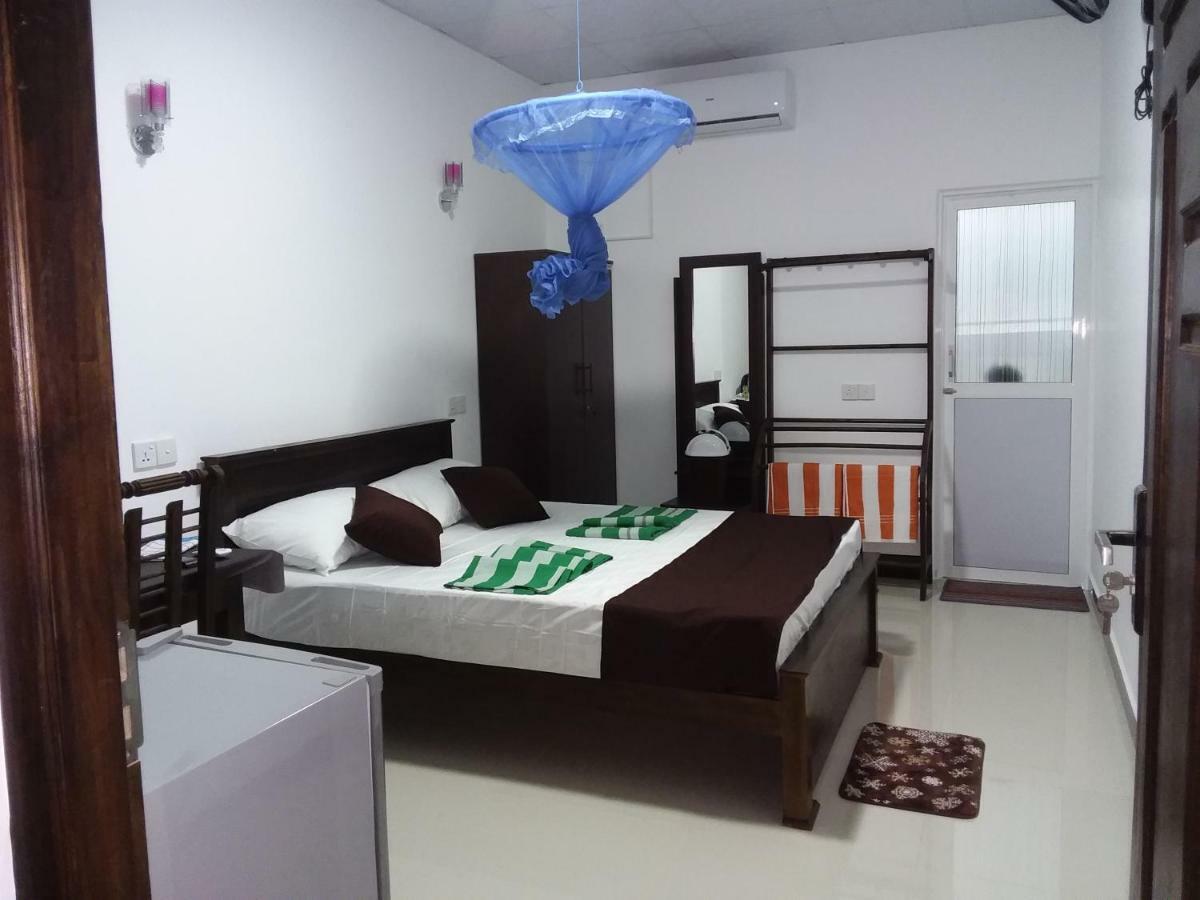 Theepan'S Home نيلافيلي المظهر الخارجي الصورة