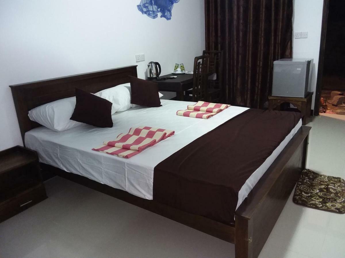 Theepan'S Home نيلافيلي المظهر الخارجي الصورة