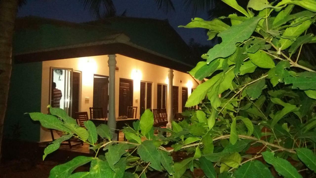 Theepan'S Home نيلافيلي المظهر الخارجي الصورة