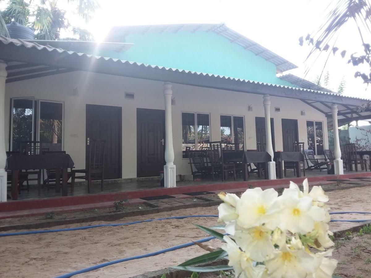 Theepan'S Home نيلافيلي المظهر الخارجي الصورة