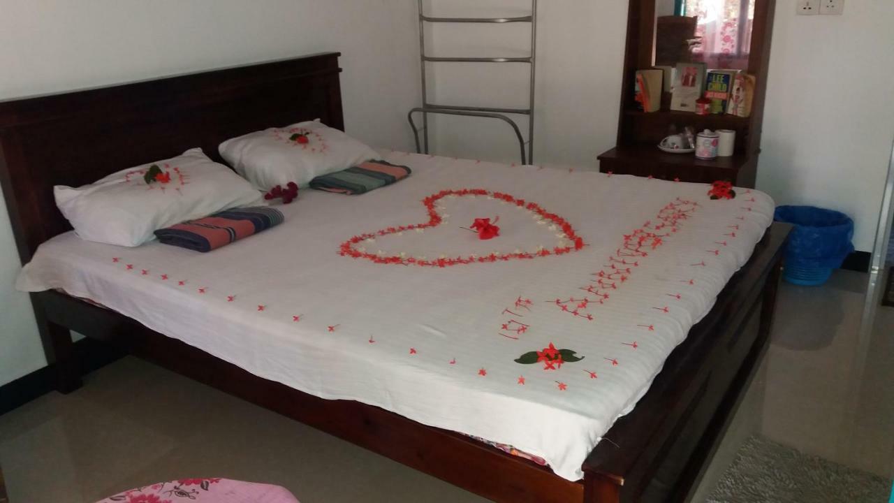 Theepan'S Home نيلافيلي المظهر الخارجي الصورة