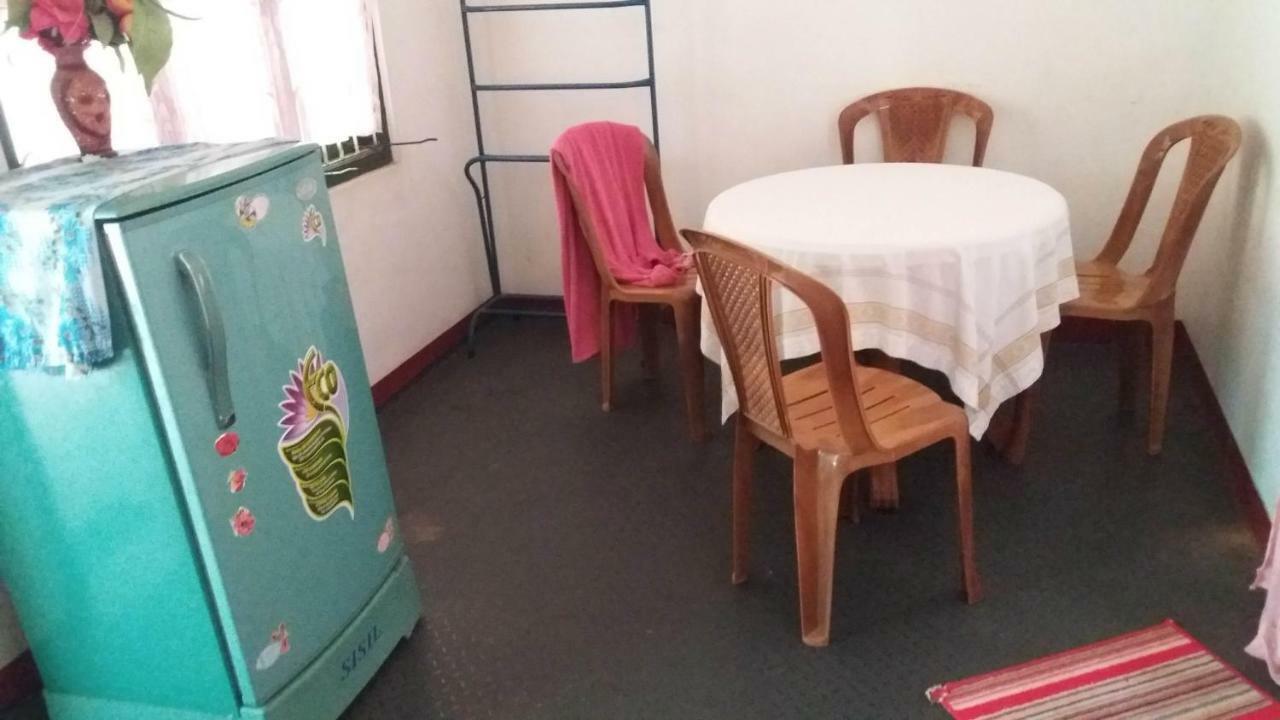 Theepan'S Home نيلافيلي المظهر الخارجي الصورة